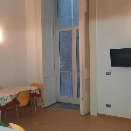 White Spagnoli شقة نابولي